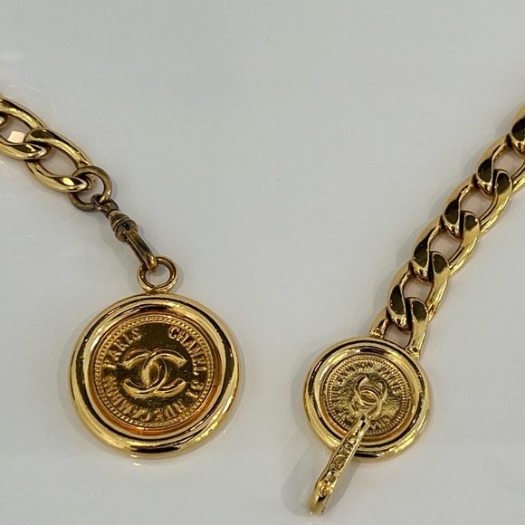 CHANEL ICONIC GOLD METAL CHAIN CC MEDALLION ADJUSTABLE BELT - Picture 14 of 17